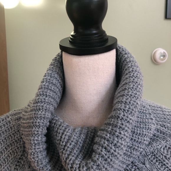 Cotton Emporium gray sweater⭐️ - Picture 4 of 9